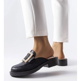 Chinelos pretos com biqueira embutida da Columbus 1 Chinelos pretos com biqueira embutida da Columbus 1