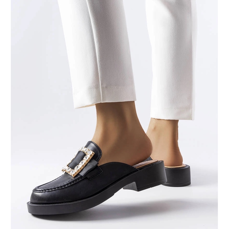 Chinelos pretos com biqueira embutida da Columbus 1 Chinelos pretos com biqueira embutida da Columbus 1