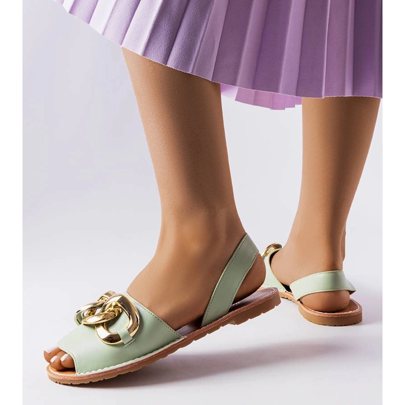 Sandália verde decorada com corrente Germaine 1