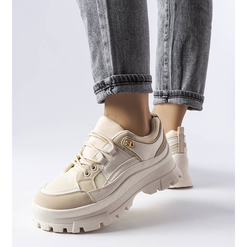 Sapato cano baixo bege com protetor da Via 1