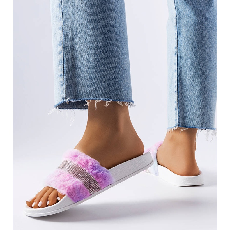 Slides de pelo colorido com strass da Carrito rosa 2