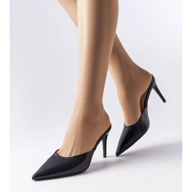 Slider de salto alto preto escorredor 1