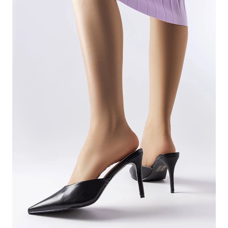 Slider de salto alto preto escorredor 2