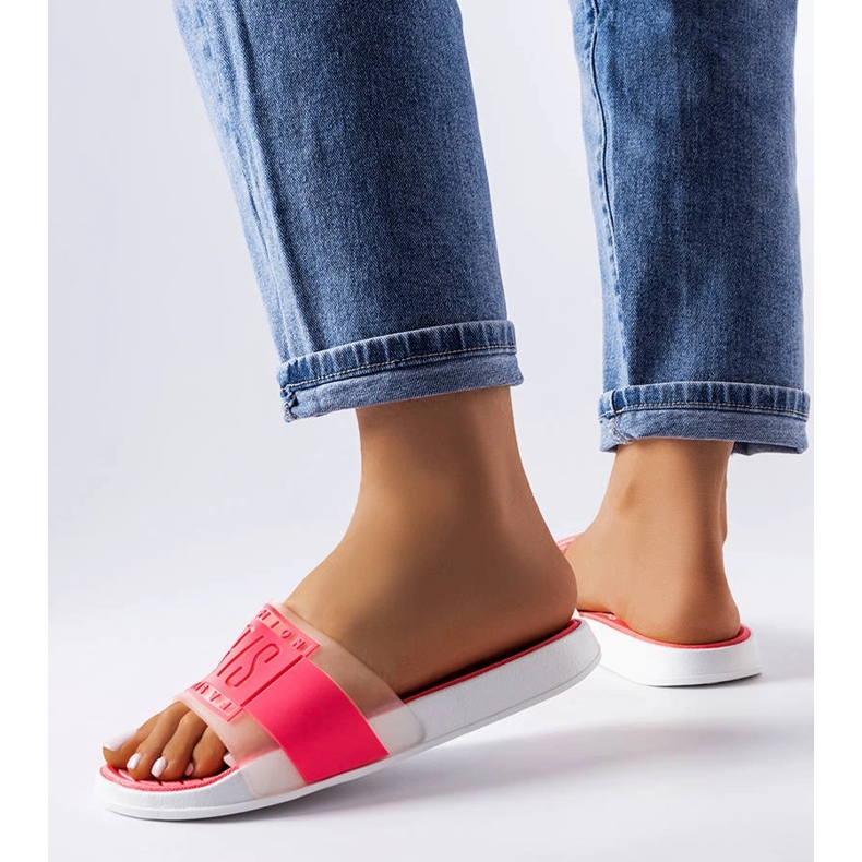 Chinelos de borracha rosa de Paris 1