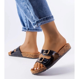 Chinelos pretos com sola de cortiça da Cincinna 2