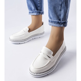 Sapatos perfurados brancos da Bloomsburg 1