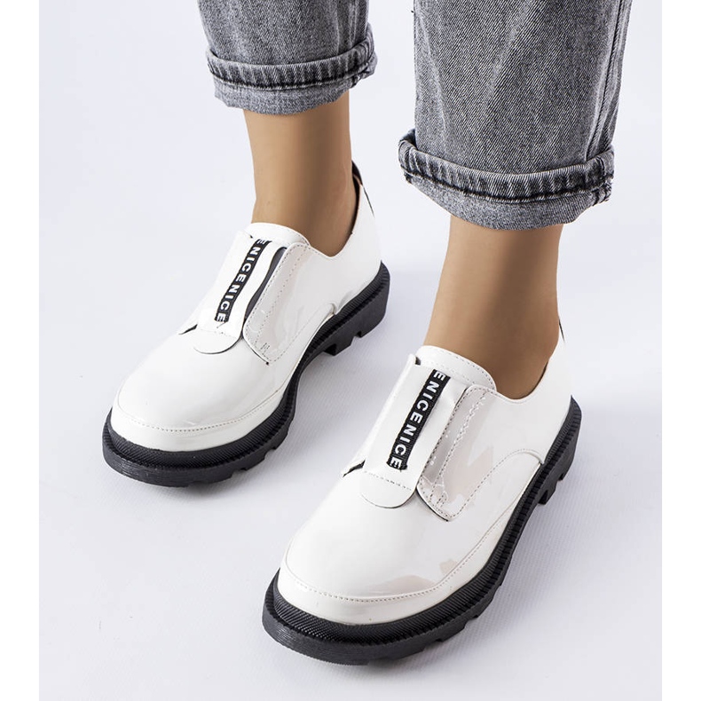 Sapato Legget de couro envernizado branco 1