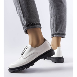 Sapato Legget de couro envernizado branco 2