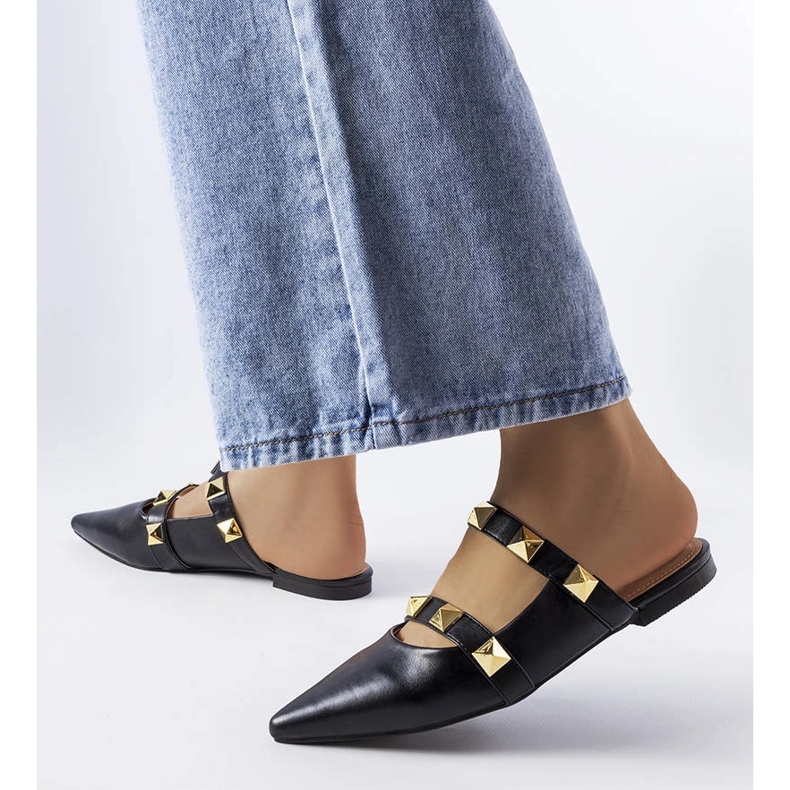 Sandália bico fino preto Ruckman. 1