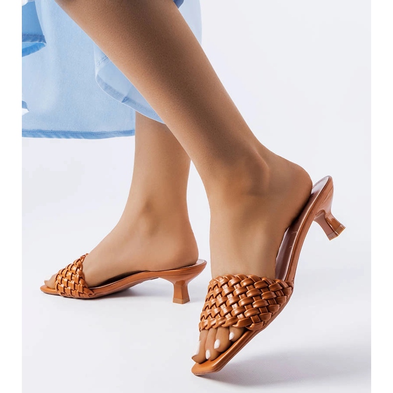 Sandália salto baixo marrom Burbank 2