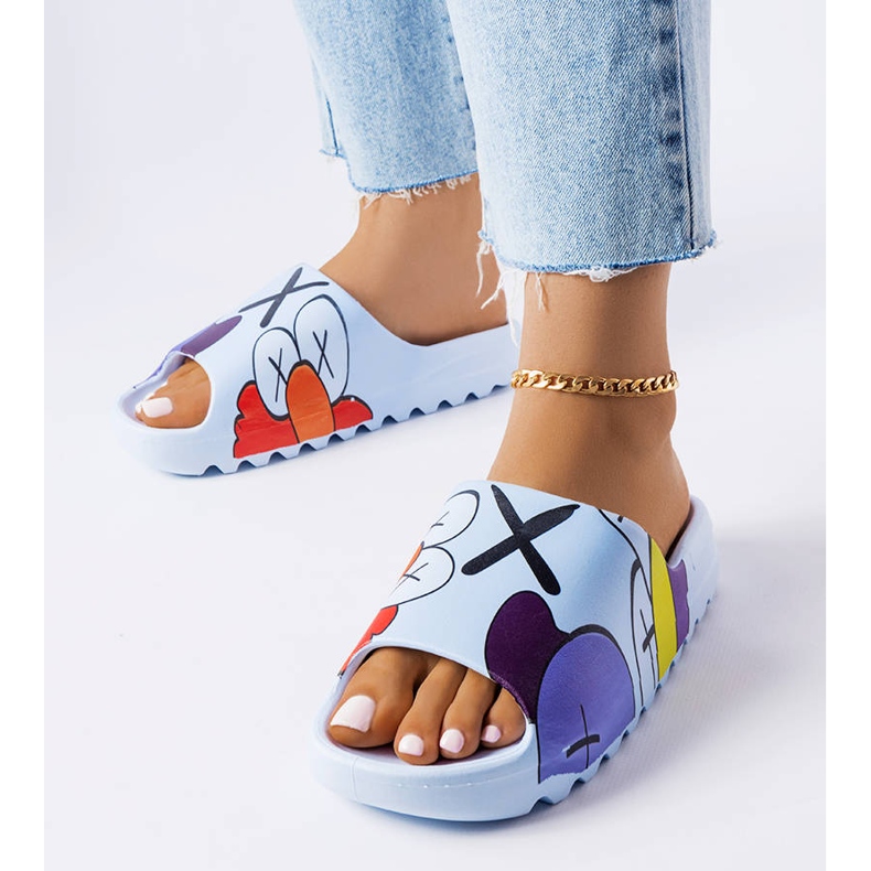 BM Chinelos azuis com estampas azul 1