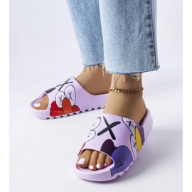 Chinelos roxos com estampas tolet 1