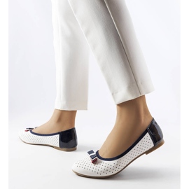 Bailarinas brancas vazadas com laço Tisser branco 1