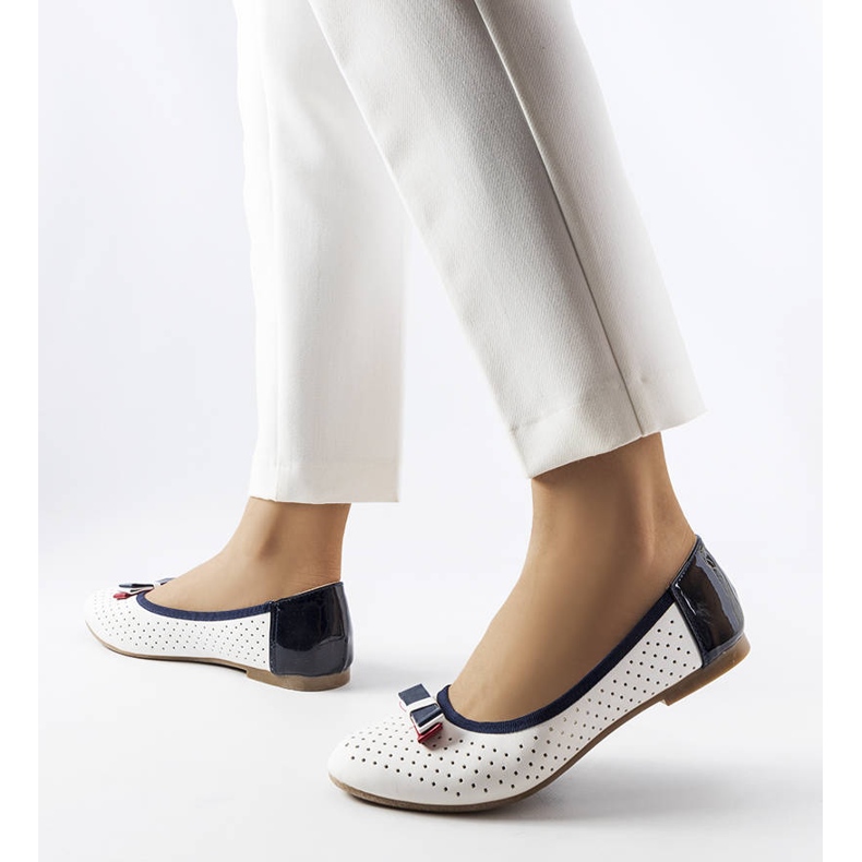 Bailarinas brancas vazadas com laço Tisser branco 1