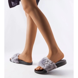 Chinelos cinza com pelo de Genevre 2