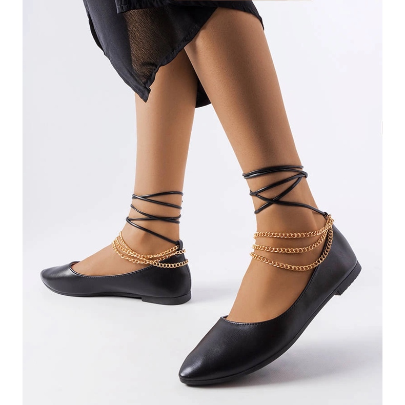 Sabrinas pretas com fecho decorativo Donat preto 1