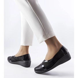 Sapatos de cunha pretos da Sundown 1