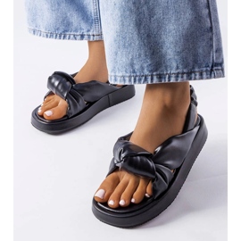 Sandália de salto preto Clarice. 1