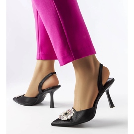 Sapatilha Dearborn preta com strass preto 1