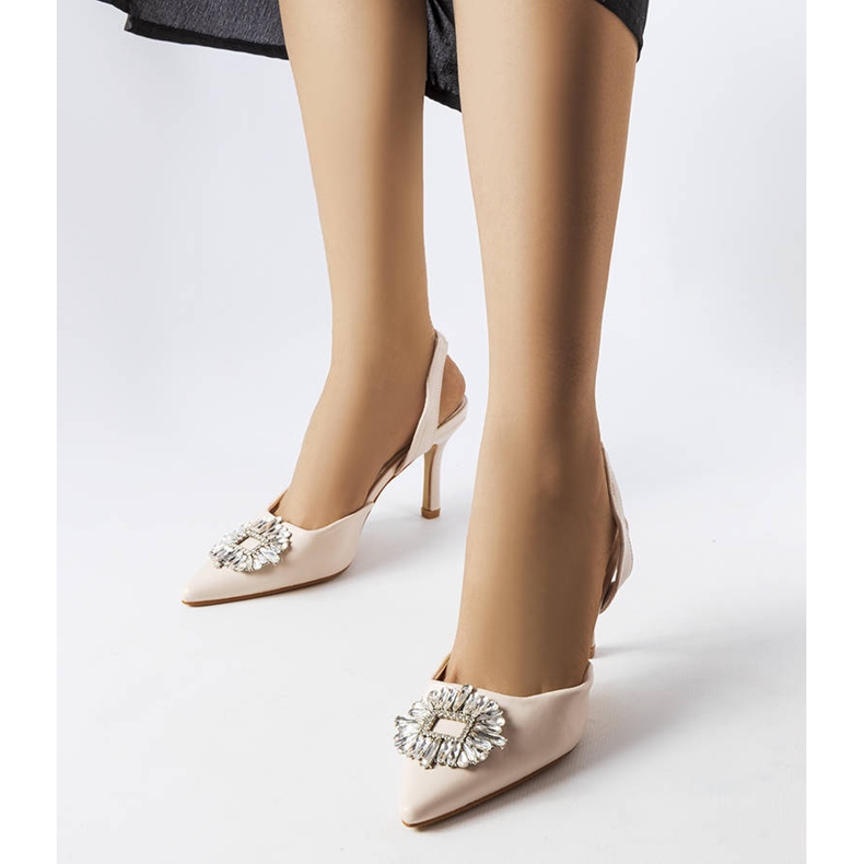 Sapatos bege com zircônias cúbicas de Moïse 1 Sapatos bege com zircônias cúbicas de Moïse 1