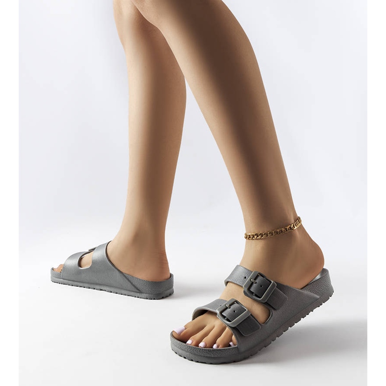 Sliders de borracha cinza com fivelas de Eugene 2