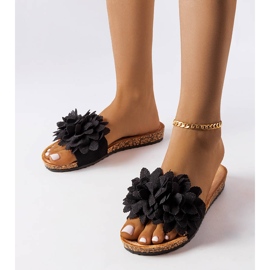 Chinelos pretos decorados com flores 1 Chinelos pretos decorados com flores 1