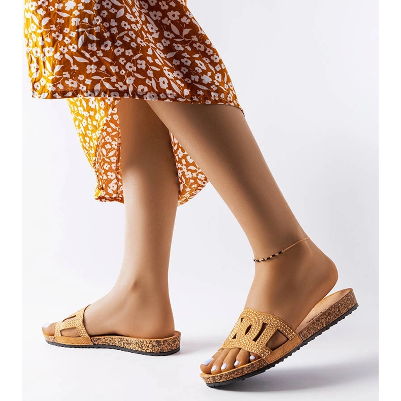 Escorregas marrons decoradas com jatos Lagacé marrom 1