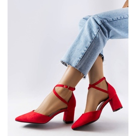 Bombas vermelhas no posto Bensalem vermelho 1