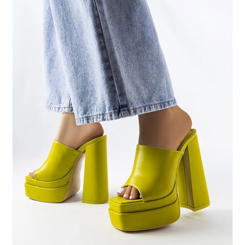 Sandália verde de salto alto Mercure 1