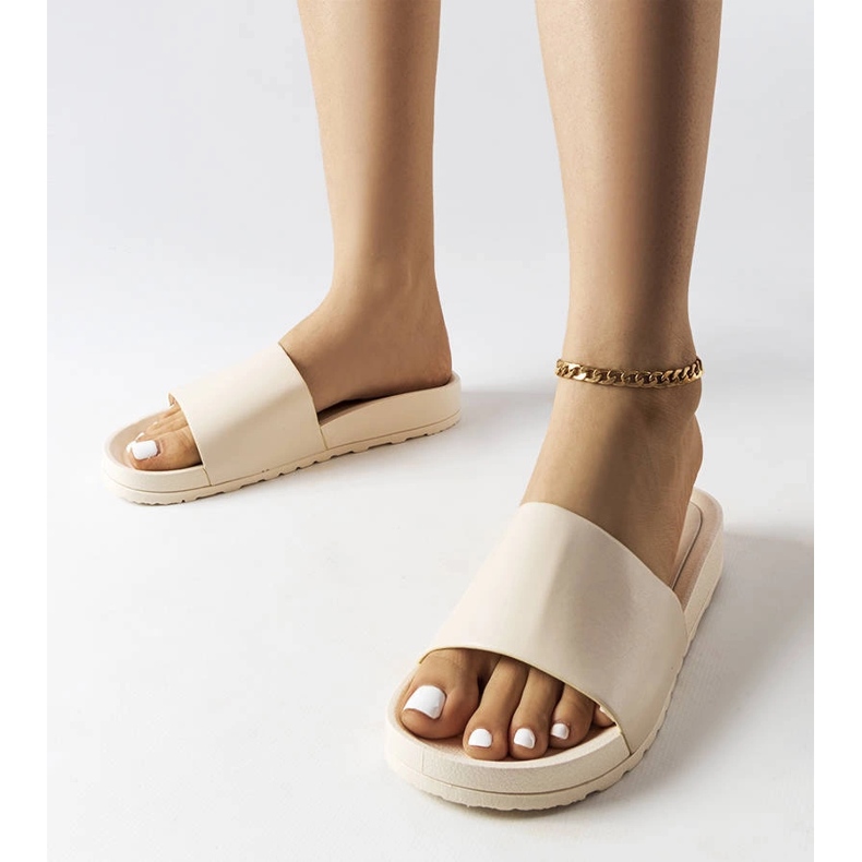 Chinelos de borracha bege da Sabourin 1