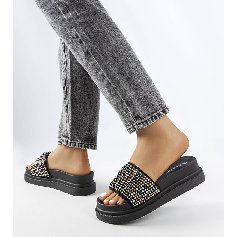 Sandália preta na plataforma com zircônias Franet preto 1 Sandália preta na plataforma com zircônias Franet preto 1