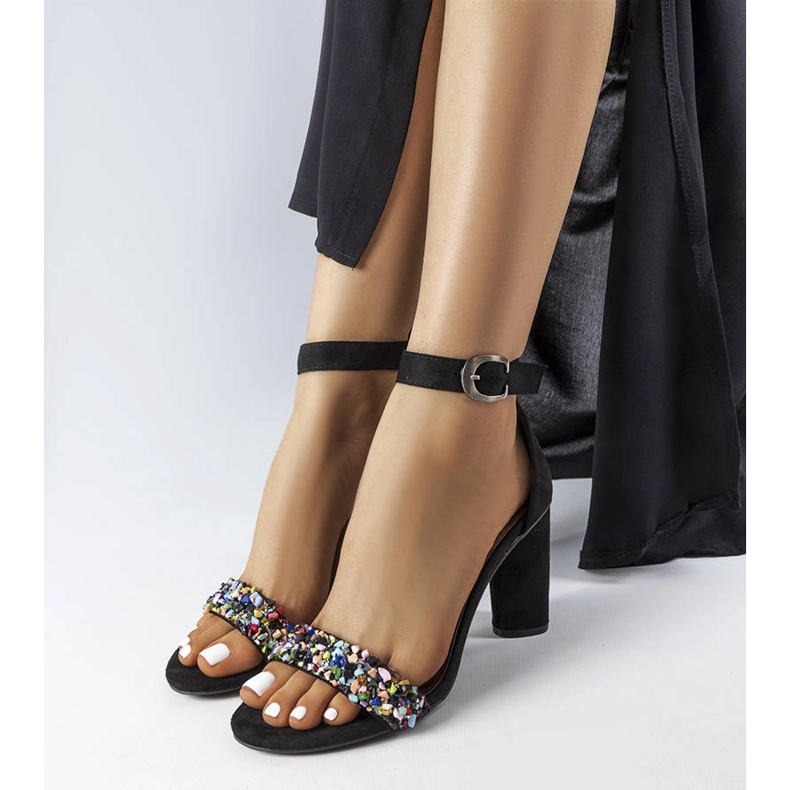 Sandálias pretas decoradas com pedras Vinceza preto 1