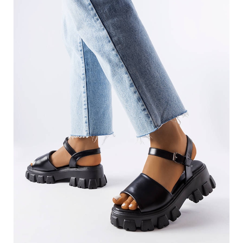 Vinceza Sandálias pretas em uma sola maciça Vincez preto 1