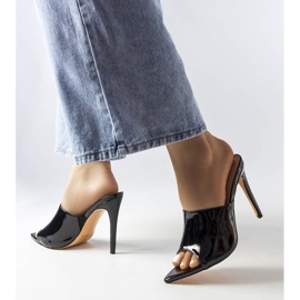 Sandália preta de couro envernizado, Wasima. preto 2