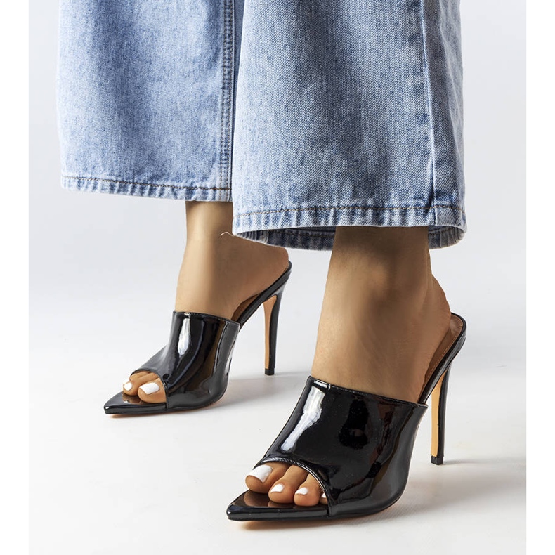 Sandália preta de couro envernizado, Wasima. preto 1