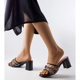 Sliders elegantes pretos com strass da Elettia 1 Sliders elegantes pretos com strass da Elettia 1