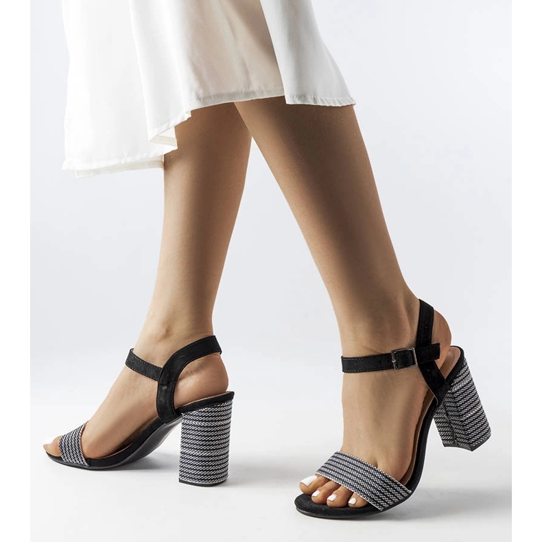 Sandálias pretas decoradas com fio de prata Aurelita preto 1