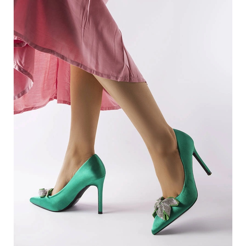 Alfinetes verdes com acabamento acetinado e laço Mia 2