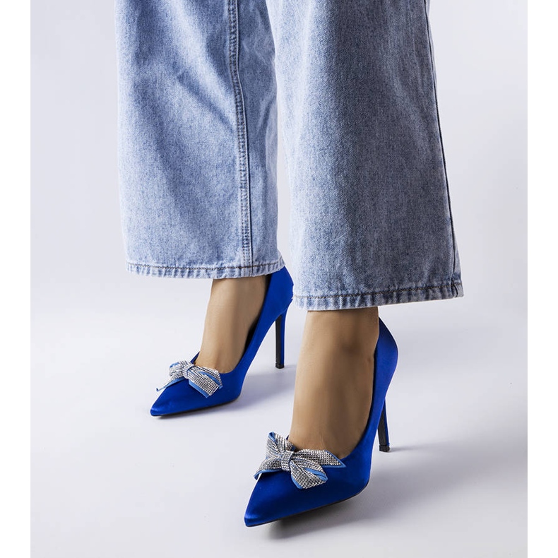 Alfinetes azuis com acabamento acetinado e laço Mia azul 1