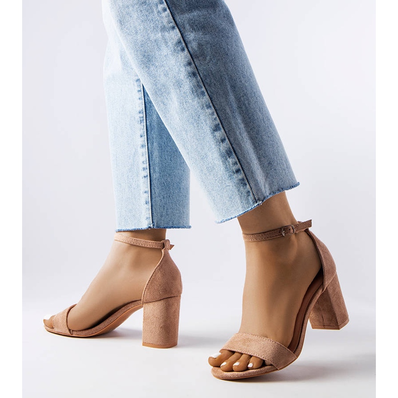 Sandália salto baixo bege Lourna 1