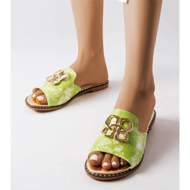 Lea green desliza com uma fivela verde 1 Lea green desliza com uma fivela verde 1