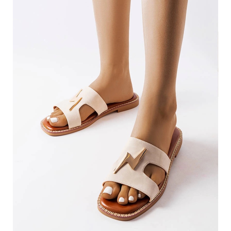 Slides planos bege da Leyra 1