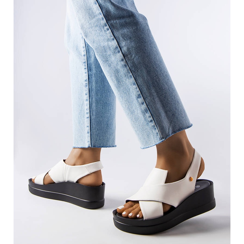 Sandália de salto branco Adelina. 1