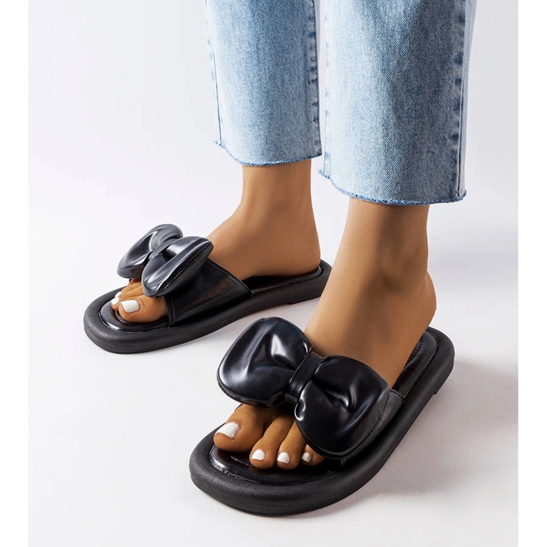 Chinelos pretos com laço Lende 1