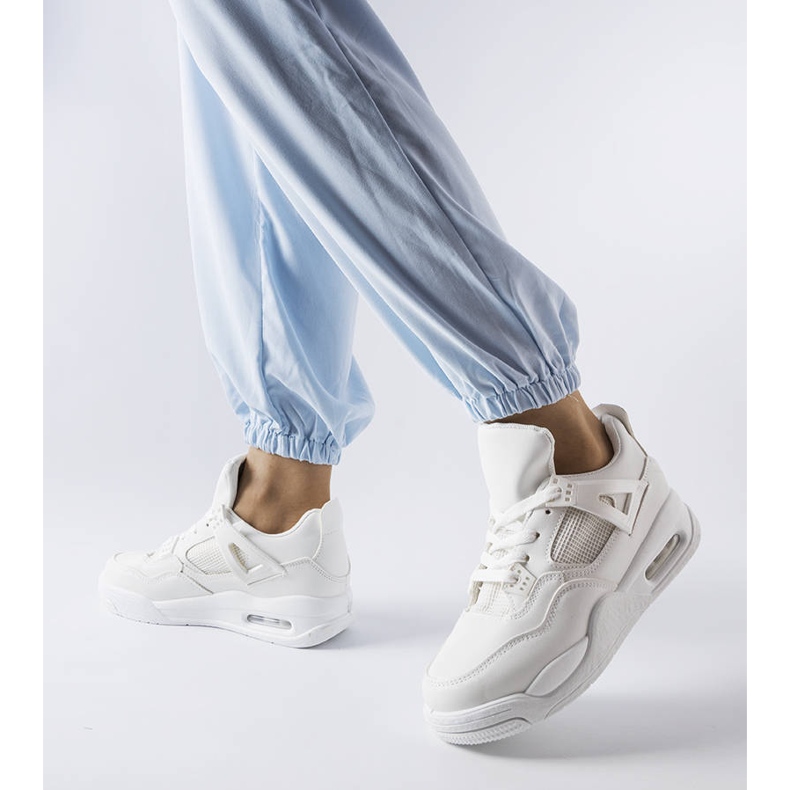 Tênis branco da Malas materiais combinados 1