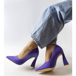 Sapatos roxos com salto agulha assimétrico, Linda tolet 2