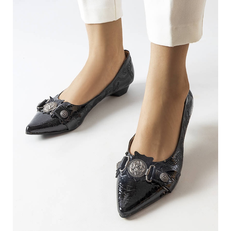 Sapato preto de salto baixo Siciliano 1