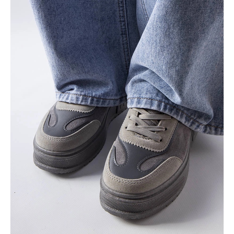 Tênis plataforma cinza Fabienne. 2