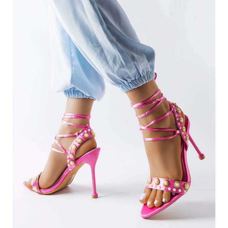 Sandália rosa decorada com pérolas Grange 1