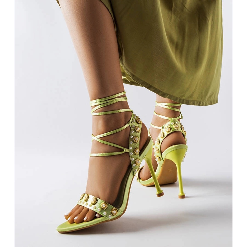 Sandálias verdes decoradas com pérolas Grange 1